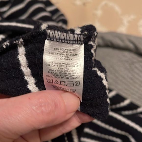 🌹LOFT STRIPED HOODIE - Picture 3 of 3